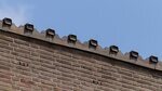 Close-up dakrand met nieuwe (?) sierelementen.
<br/>
Marcel Westhoff, mei 2016